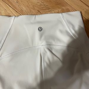 Lululemon White 7/8ths mid-ride leggings.
